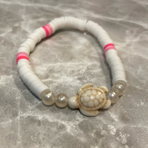 Jewelry - Cute boho turtle clay bead bracelet 🐢